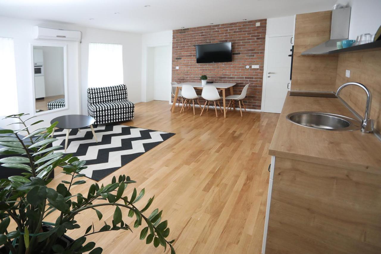 Home Apartmani I Sobe Osijek Buitenkant foto