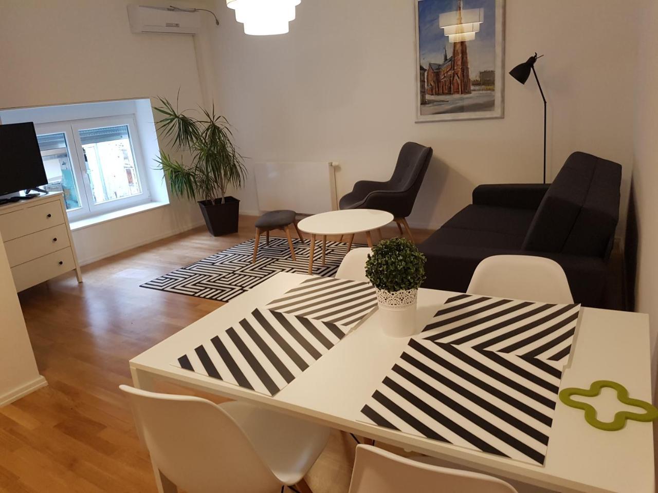 Home Apartmani I Sobe Osijek Buitenkant foto